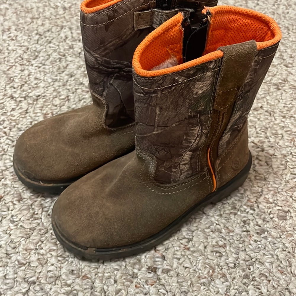 Camo boys boots